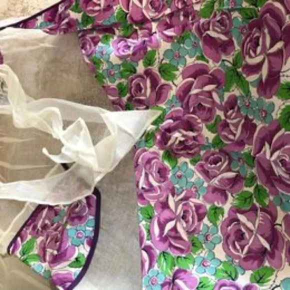 Vintage Sheer Half Apron with Purple Rose - Picture 3 of 3